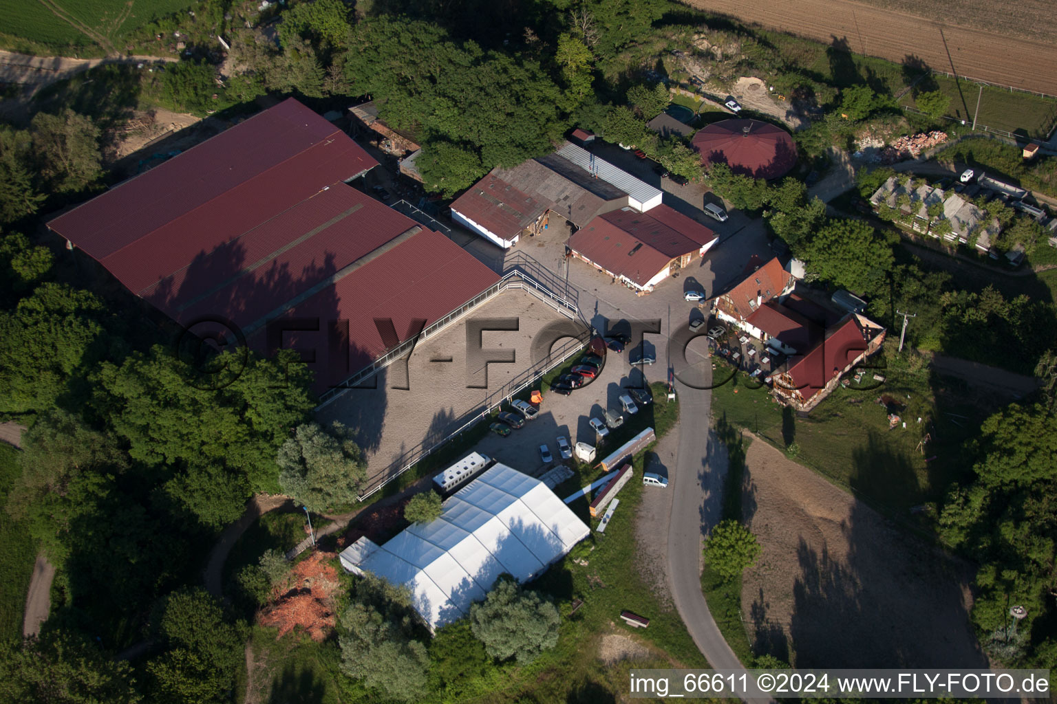 Haras de la Née à Neewiller-près-Lauterbourg dans le département Bas Rhin, France vue du ciel