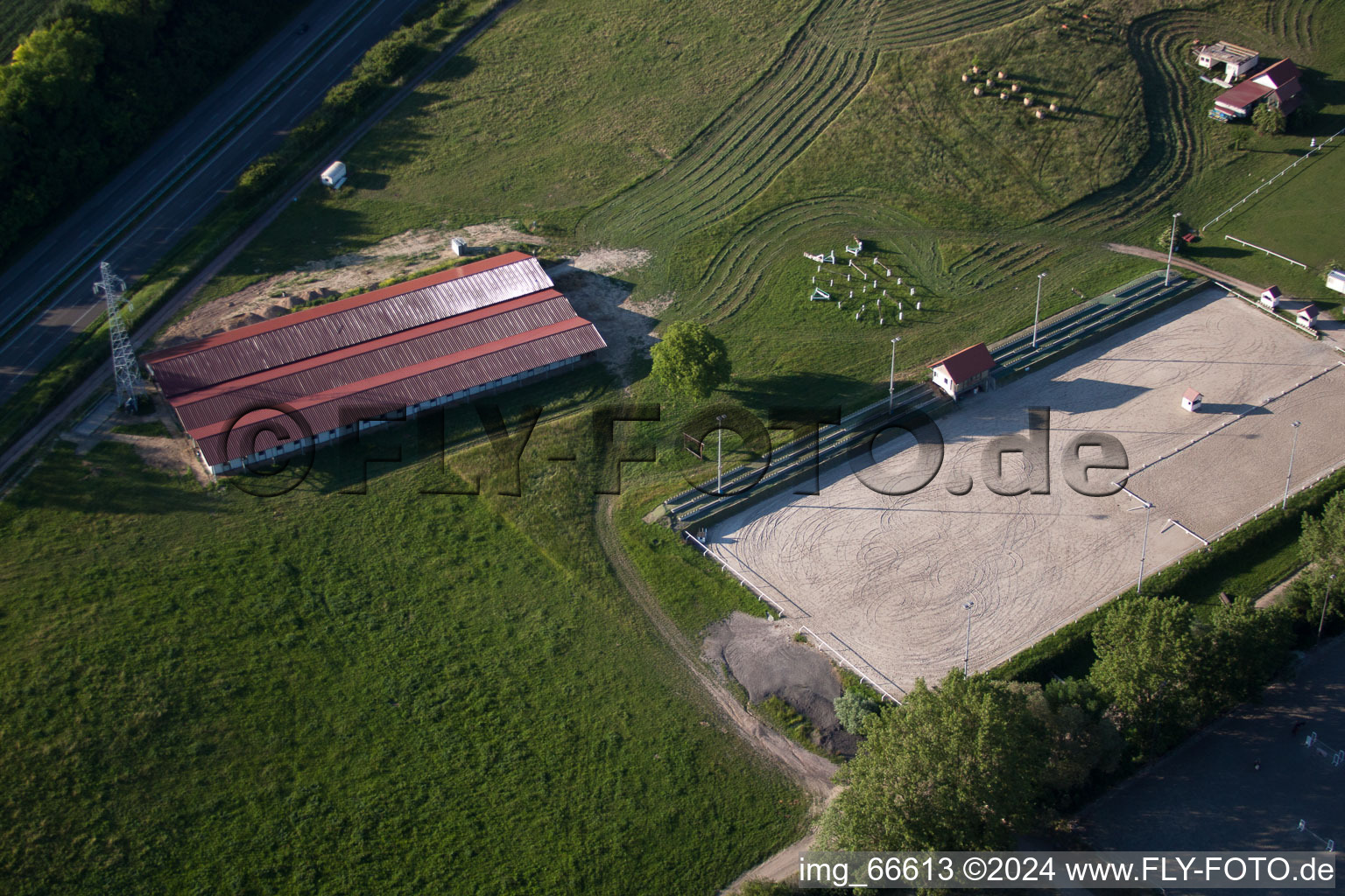 Enregistrement par drone de Haras de la Née à Neewiller-près-Lauterbourg dans le département Bas Rhin, France