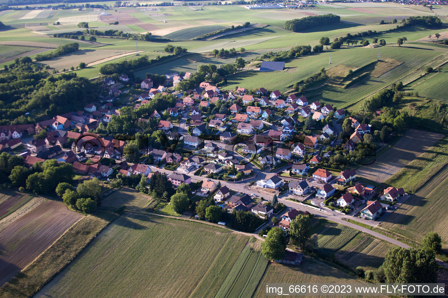 Image drone de Neewiller-près-Lauterbourg dans le département Bas Rhin, France
