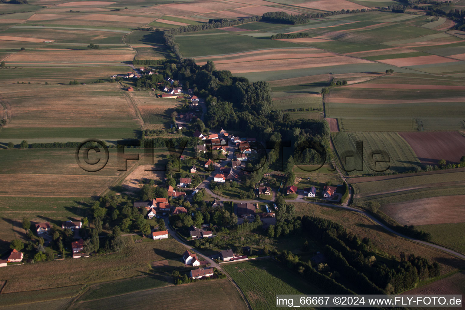 Vue d'oiseau de Siegen dans le département Bas Rhin, France