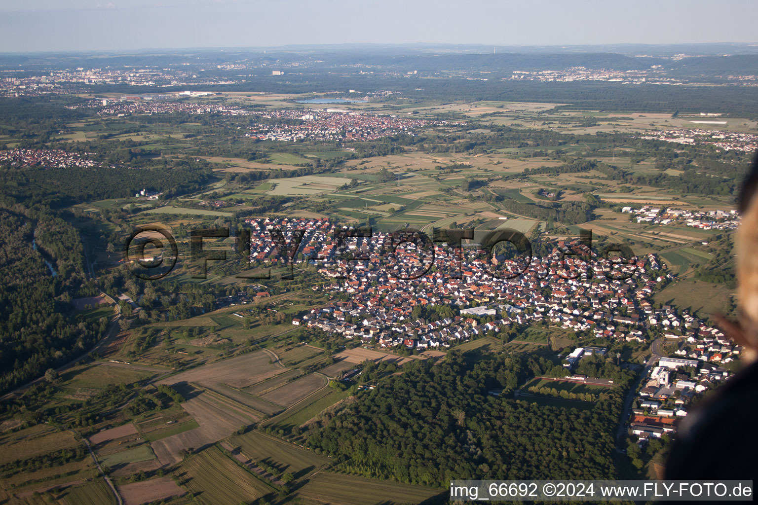 Au am Rhein dans le département Bade-Wurtemberg, Allemagne vue d'en haut