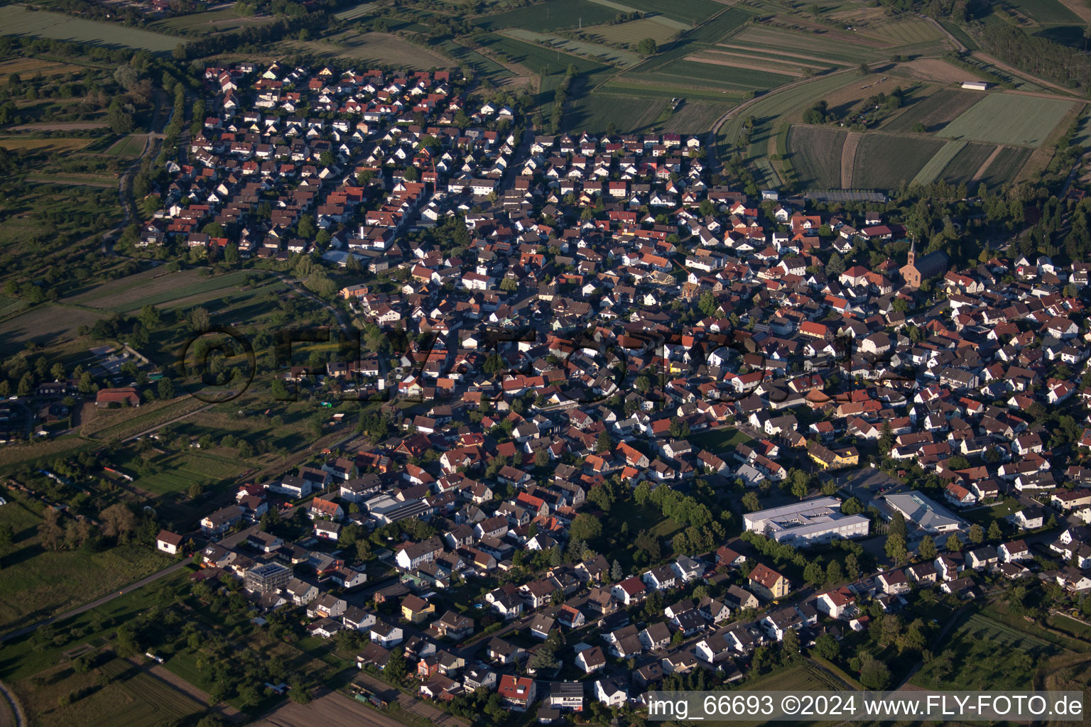 Au am Rhein dans le département Bade-Wurtemberg, Allemagne depuis l'avion