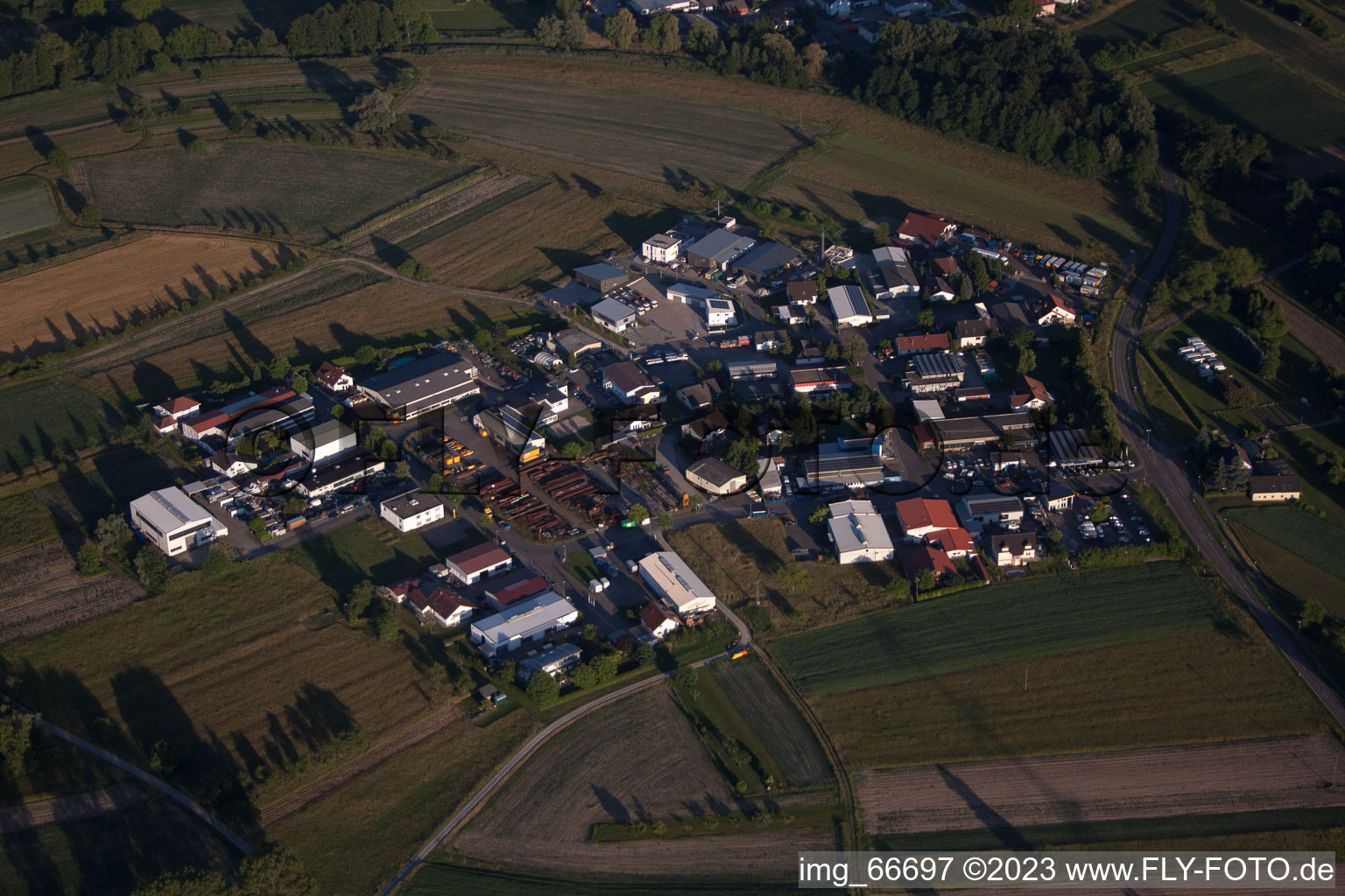 Vue aérienne de Zone industrielle à Au am Rhein dans le département Bade-Wurtemberg, Allemagne