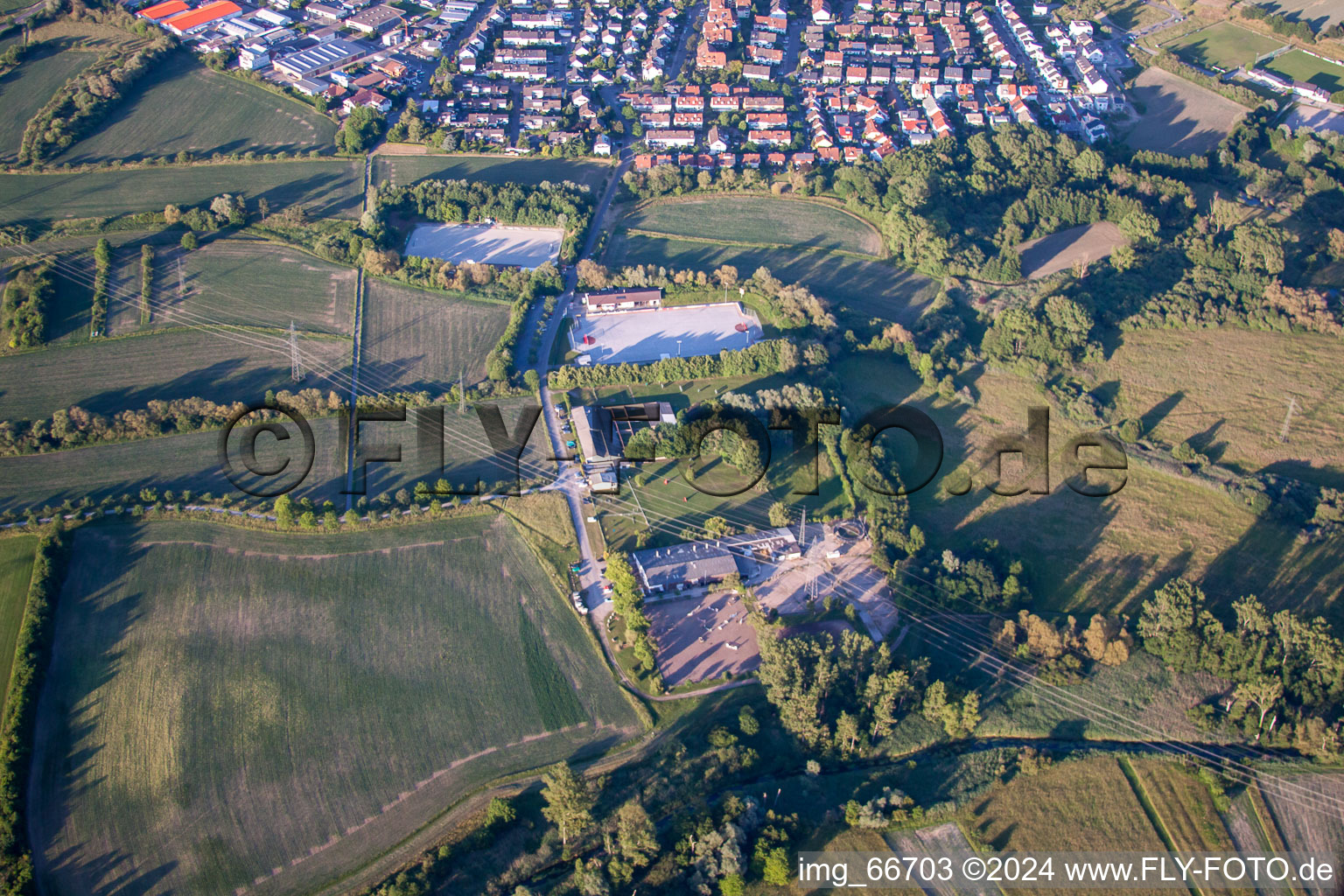 Vue aérienne de Club d'équitation et de conduite Durmersheim eV à le quartier Würmersheim in Durmersheim dans le département Bade-Wurtemberg, Allemagne