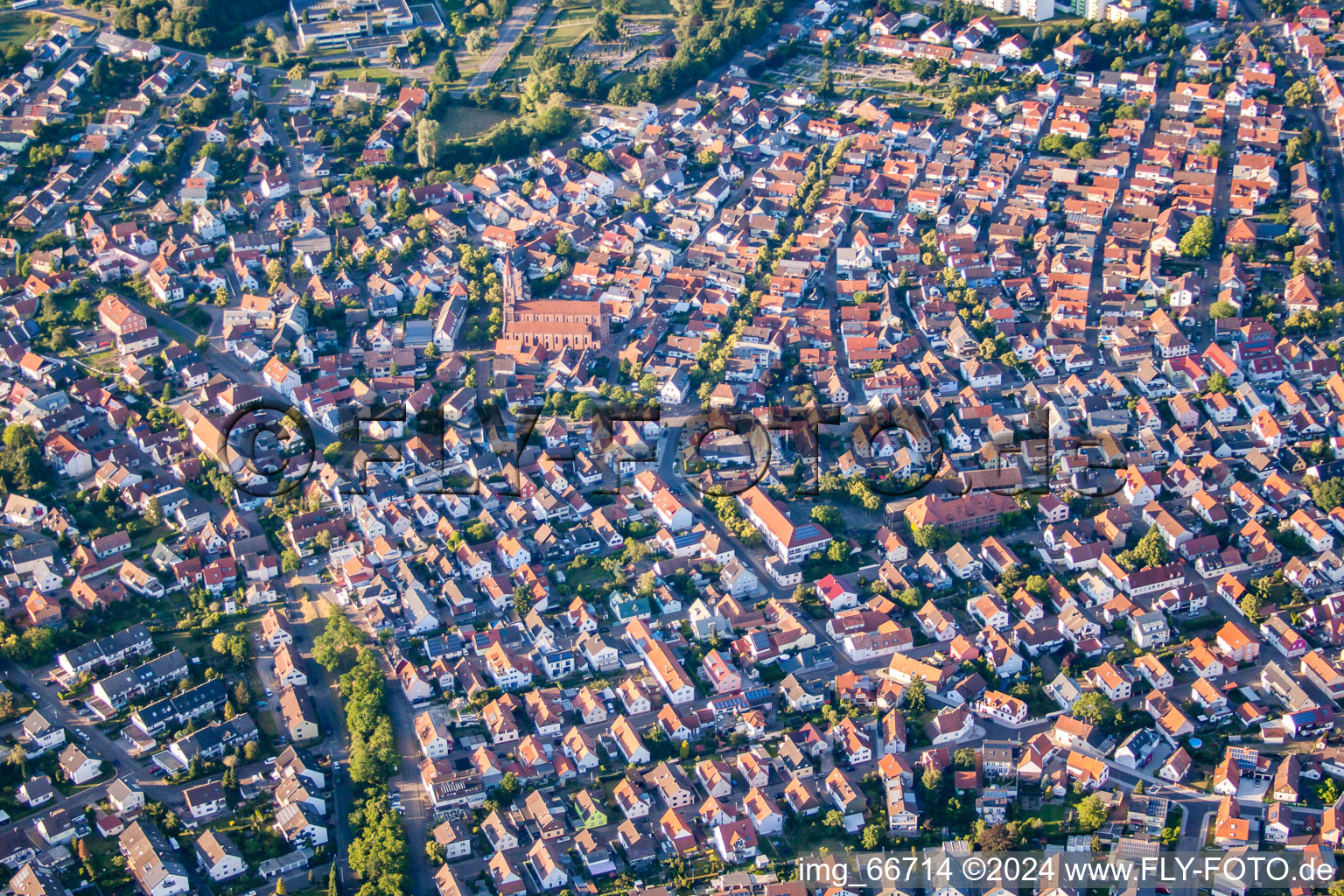 Vue aérienne de Du sud à le quartier Mörsch in Rheinstetten dans le département Bade-Wurtemberg, Allemagne