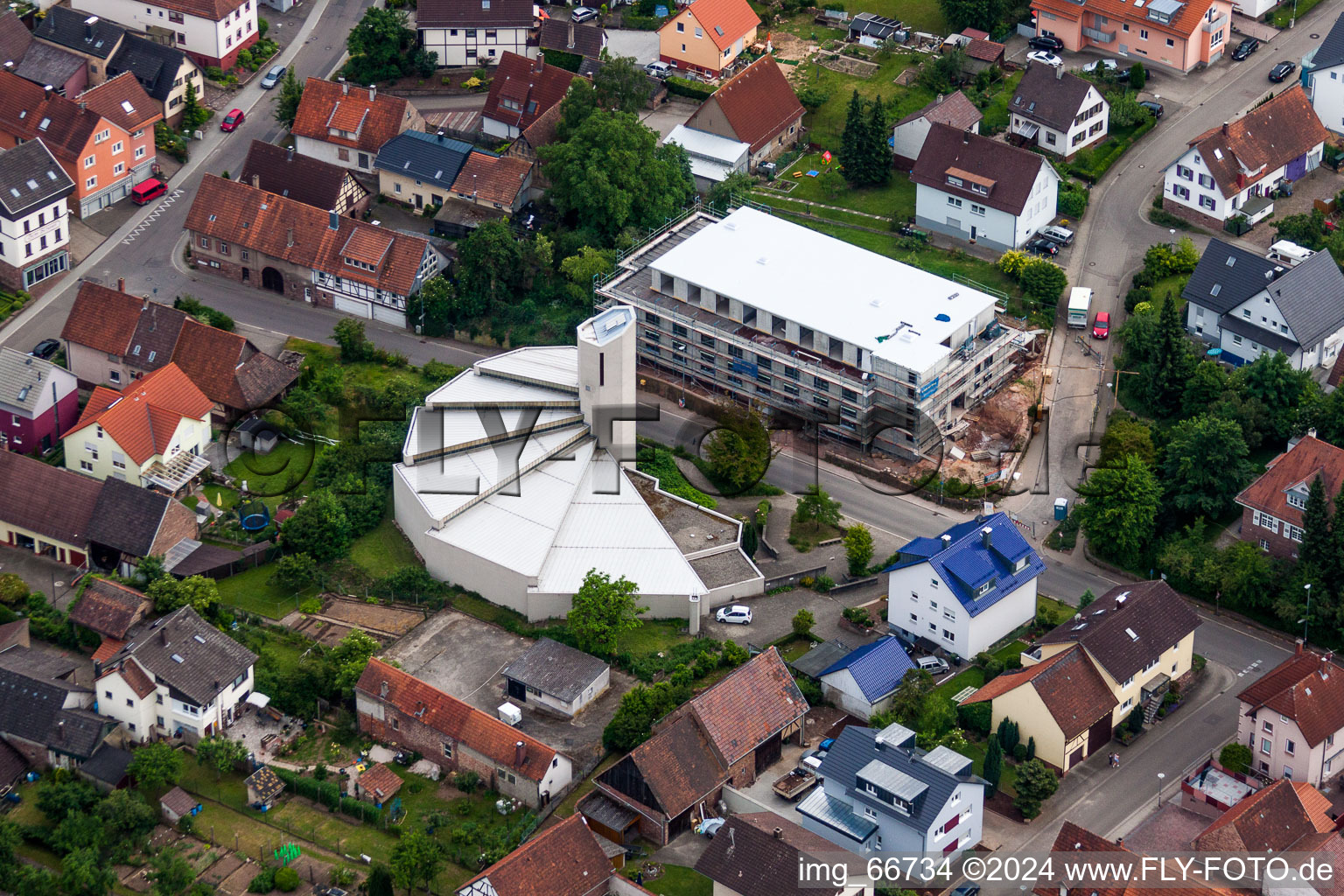 Vue aérienne de Saint Antoine à le quartier Spessart in Ettlingen dans le département Bade-Wurtemberg, Allemagne