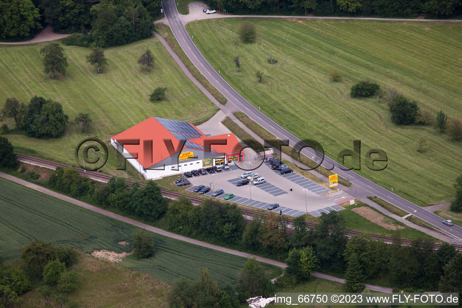 Vue aérienne de Filet à le quartier Spielberg in Karlsbad dans le département Bade-Wurtemberg, Allemagne