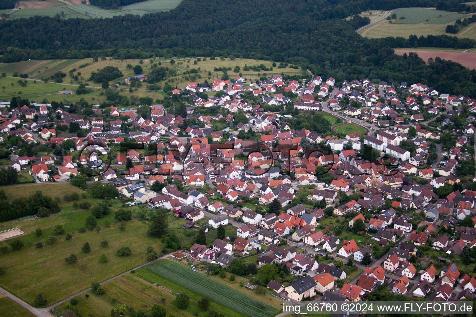 Quartier Ittersbach in Karlsbad dans le département Bade-Wurtemberg, Allemagne d'un drone