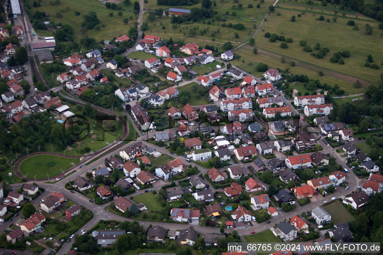 Vue aérienne de Quartier Ittersbach in Karlsbad dans le département Bade-Wurtemberg, Allemagne