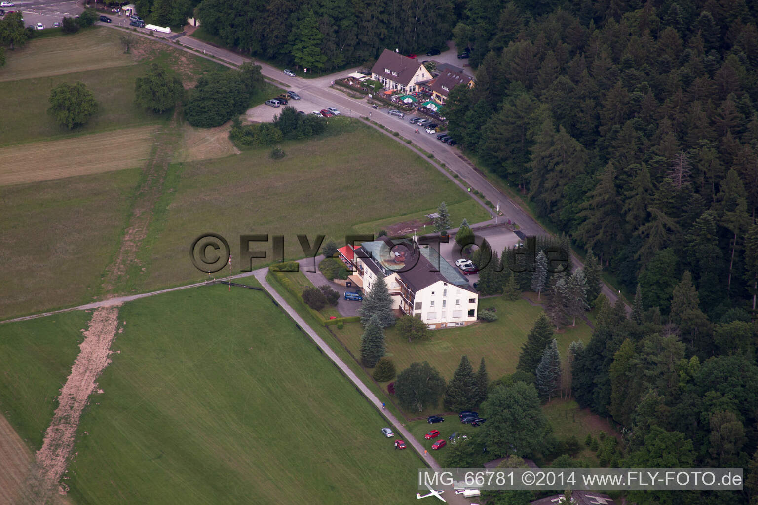 Vue aérienne de Schwann, Hôtel Adlerhof à le quartier Conweiler in Straubenhardt dans le département Bade-Wurtemberg, Allemagne