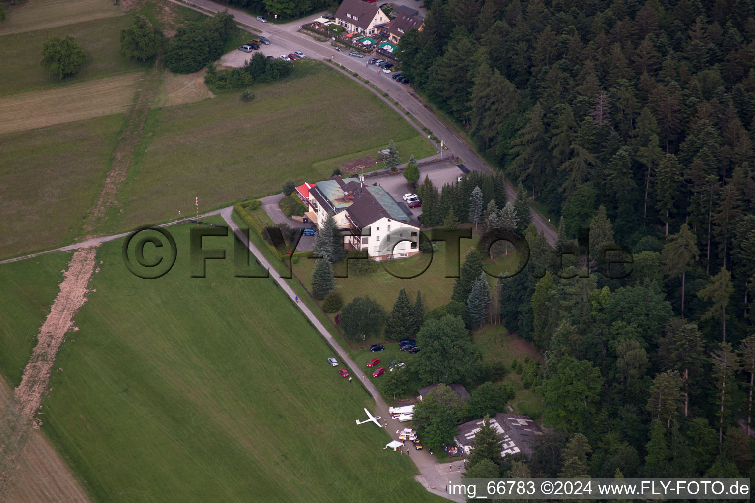 Vue aérienne de Schwann, Hôtel Adlerhof à le quartier Conweiler in Straubenhardt dans le département Bade-Wurtemberg, Allemagne