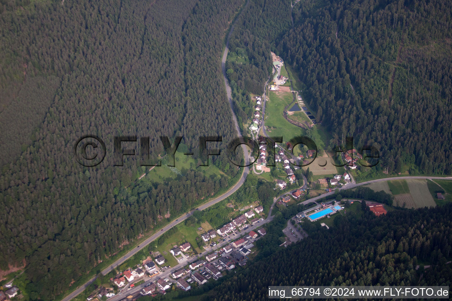 Photographie aérienne de Calmbach dans le département Bade-Wurtemberg, Allemagne