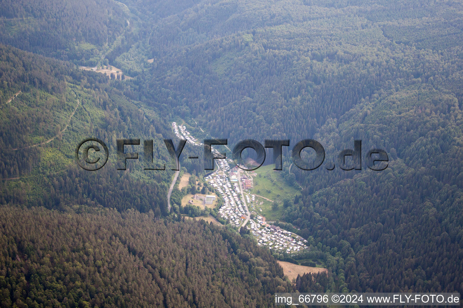 Vue oblique de Bad Wildbad dans le département Bade-Wurtemberg, Allemagne