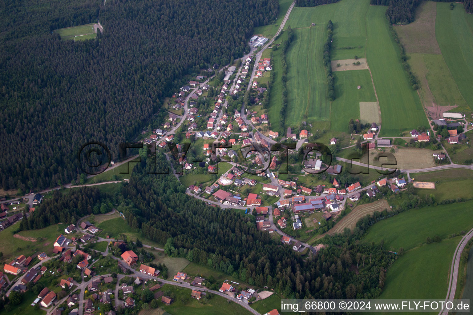 Vue aérienne de Würzbach dans le département Bade-Wurtemberg, Allemagne