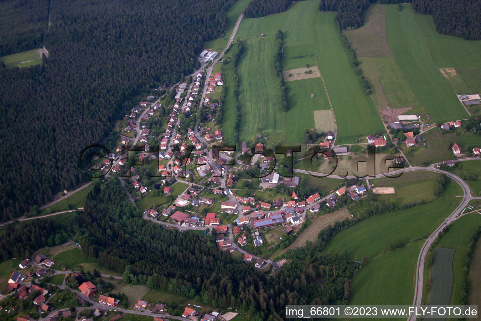 Vue aérienne de Würzbach dans le département Bade-Wurtemberg, Allemagne
