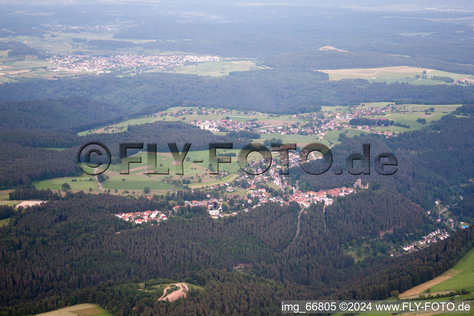 Vue aérienne de Mauvais Teinach-Zavelstein à Zavelstein dans le département Bade-Wurtemberg, Allemagne