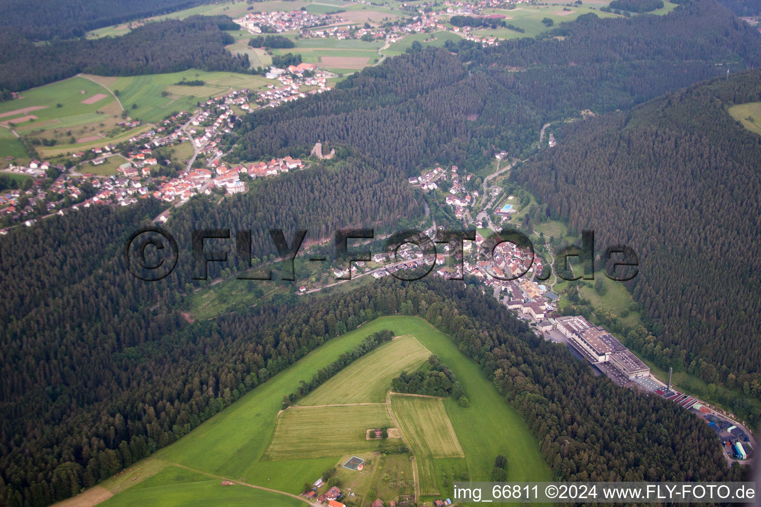 Vue aérienne de Bad Teinach dans le département Bade-Wurtemberg, Allemagne