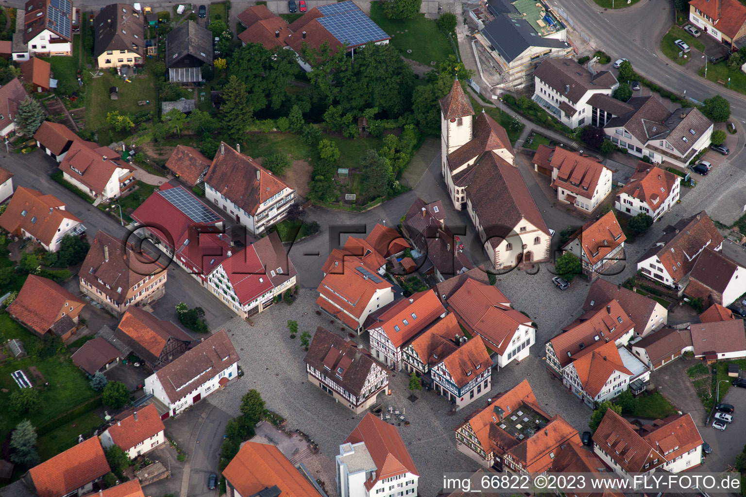 Vue aérienne de Neubulach dans le département Bade-Wurtemberg, Allemagne