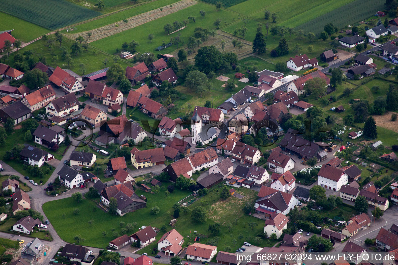 Vue oblique de Neubulach dans le département Bade-Wurtemberg, Allemagne