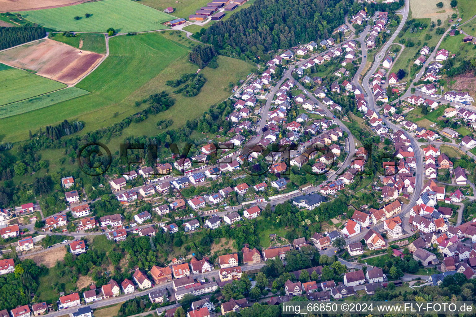 Vue aérienne de Hohnerstr à le quartier Sulz am Eck in Wildberg dans le département Bade-Wurtemberg, Allemagne