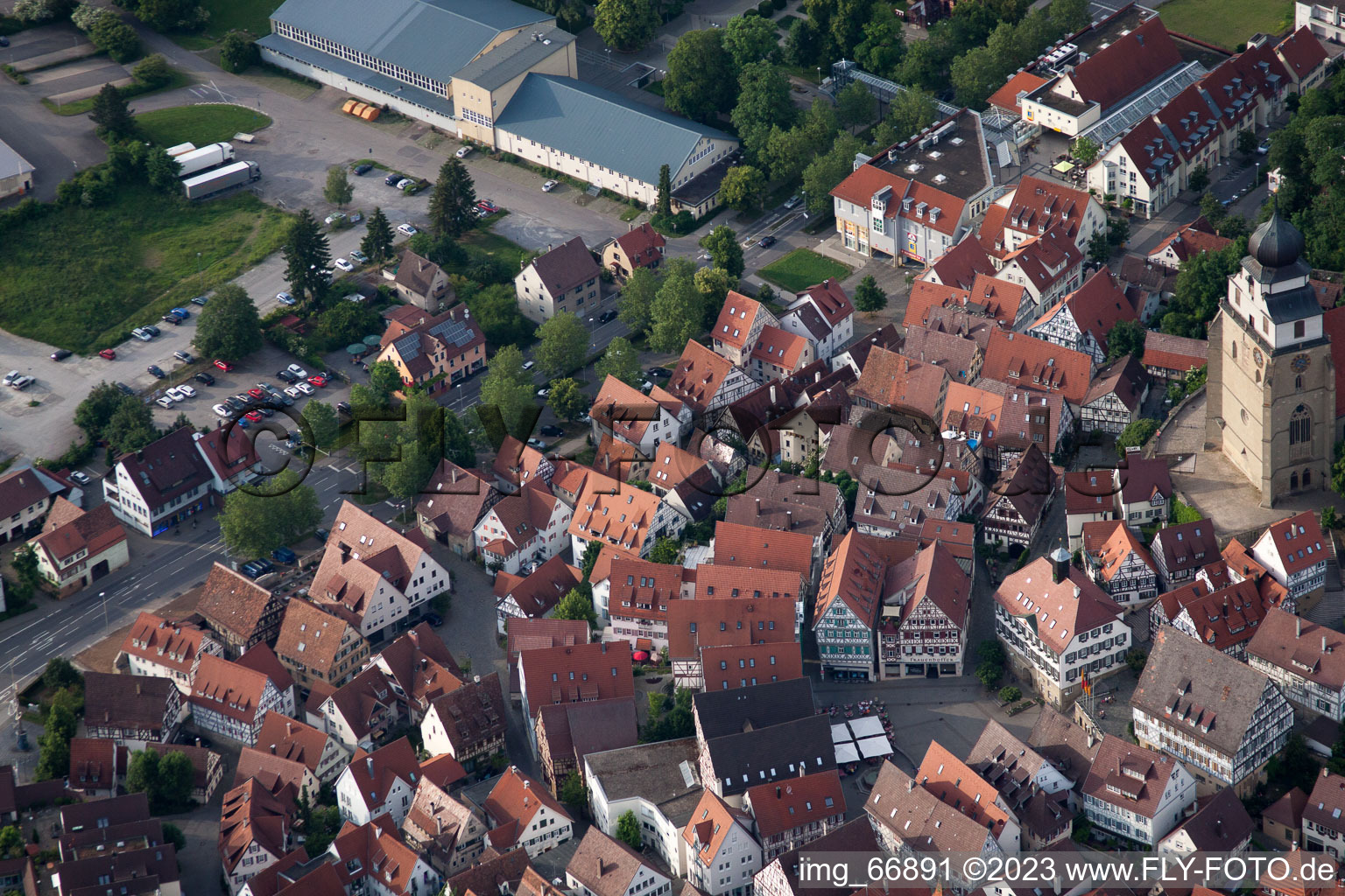 Vue aérienne de Place du marché et allée de la mairie à Herrenberg dans le département Bade-Wurtemberg, Allemagne