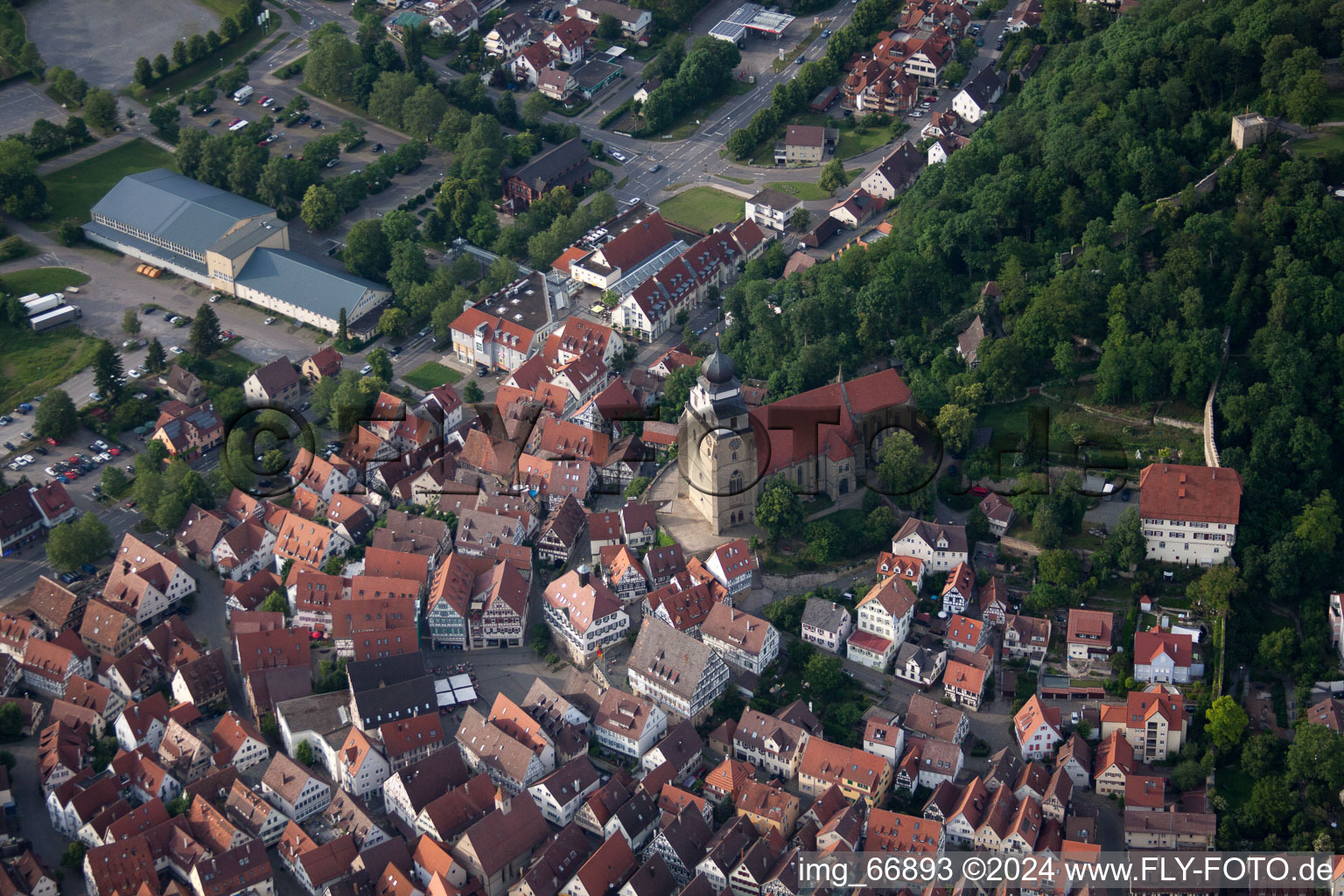 Vue aérienne de Place du marché et collégiale à Herrenberg dans le département Bade-Wurtemberg, Allemagne