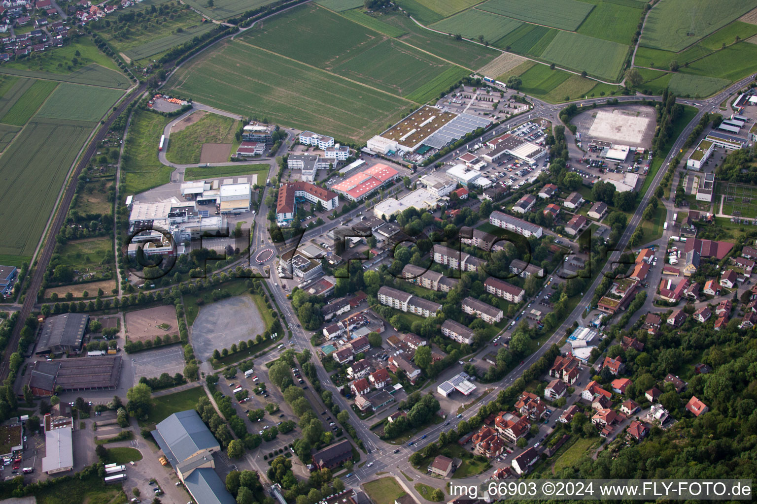 Vue aérienne de Zone commerciale Benzstrasse à Herrenberg dans le département Bade-Wurtemberg, Allemagne