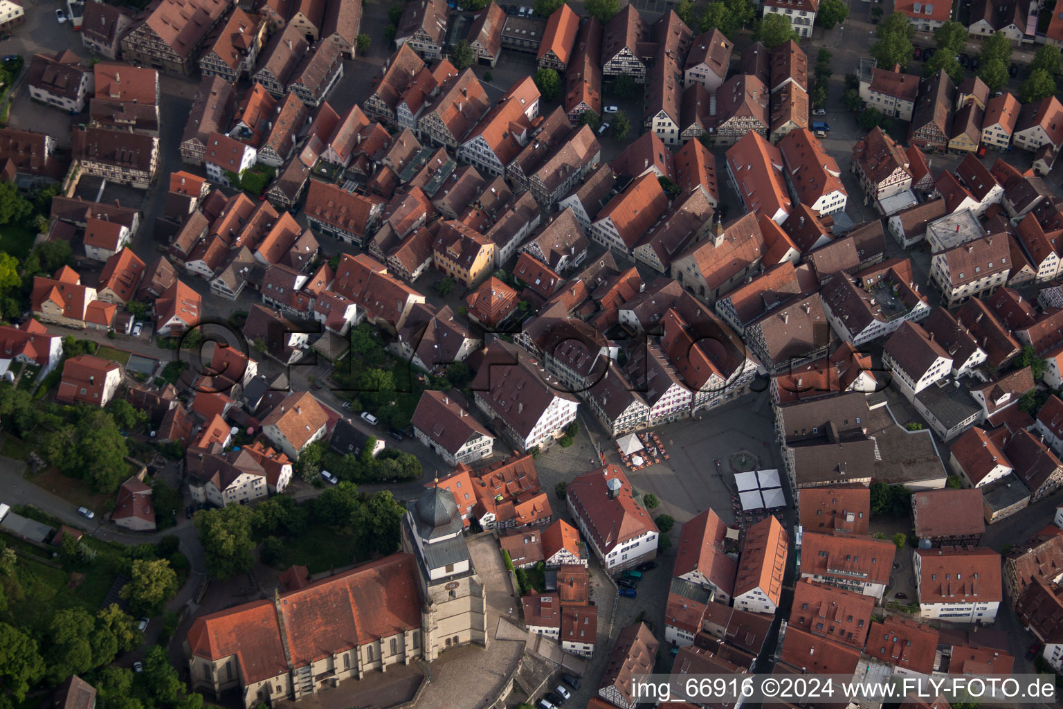 Vue aérienne de Place du marché du nord à Herrenberg dans le département Bade-Wurtemberg, Allemagne