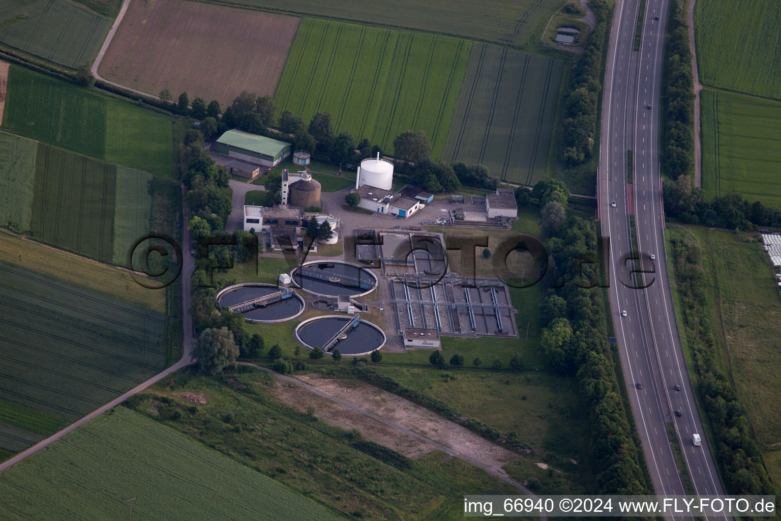 Vue aérienne de Station d'épuration Herrenberg ZVAGA à le quartier Gültstein in Herrenberg dans le département Bade-Wurtemberg, Allemagne