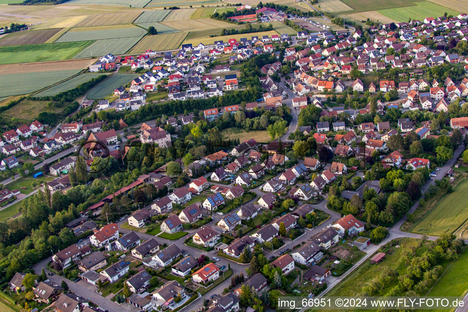 Vue aérienne de Du sud-ouest à le quartier Poltringen in Ammerbuch dans le département Bade-Wurtemberg, Allemagne