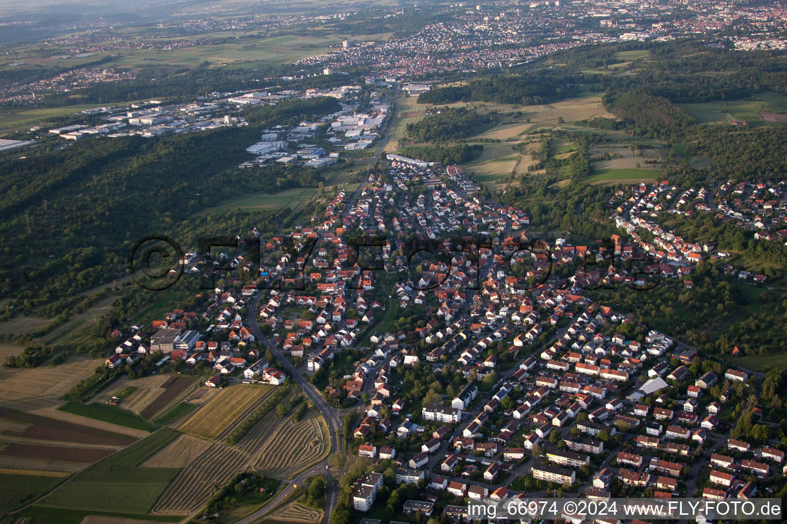 Vue aérienne de Du sud-ouest à le quartier Ohmenhausen in Reutlingen dans le département Bade-Wurtemberg, Allemagne