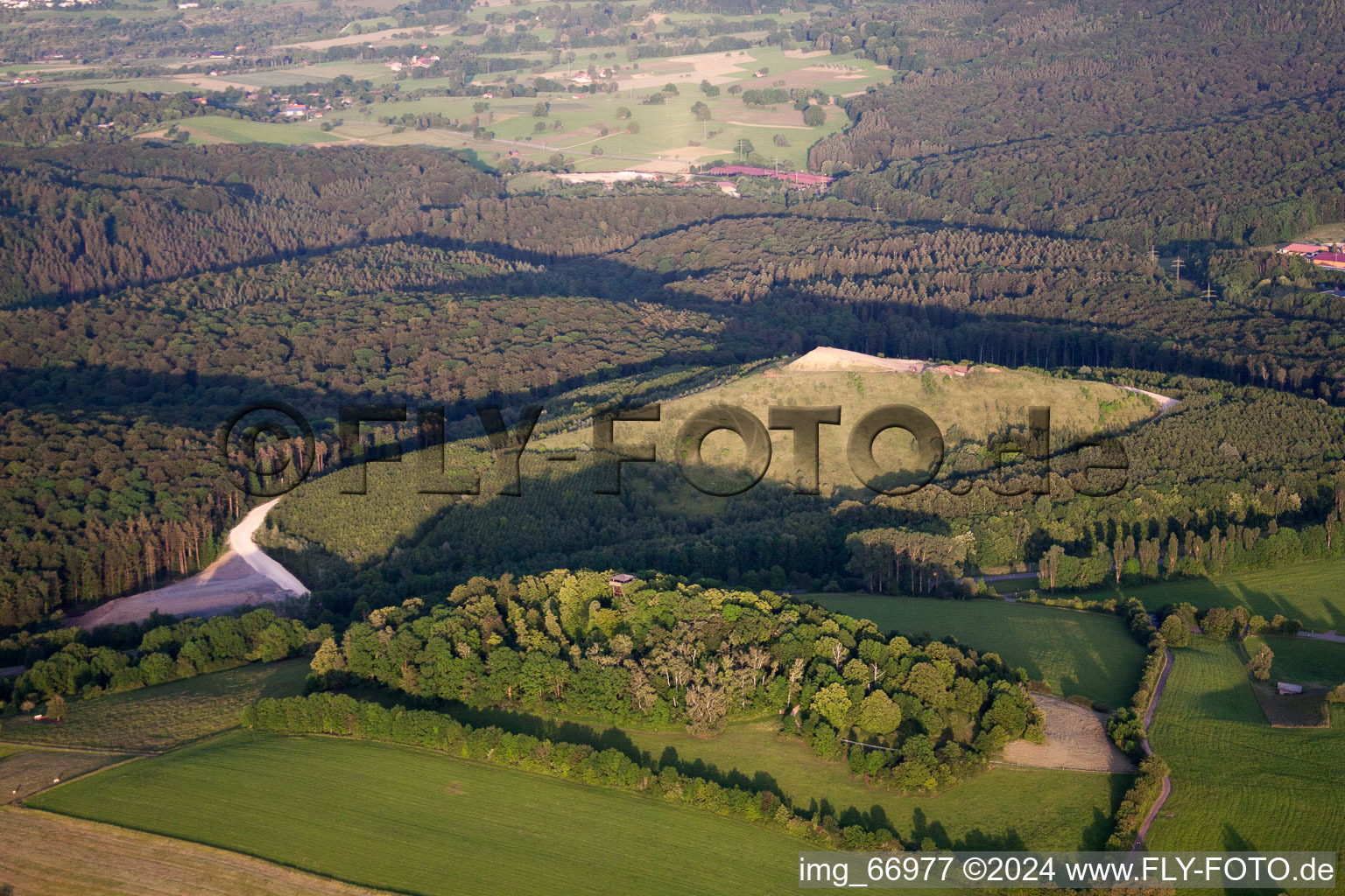 Vue aérienne de Décharge du Mont Scherbelino à le quartier Gönningen in Reutlingen dans le département Bade-Wurtemberg, Allemagne