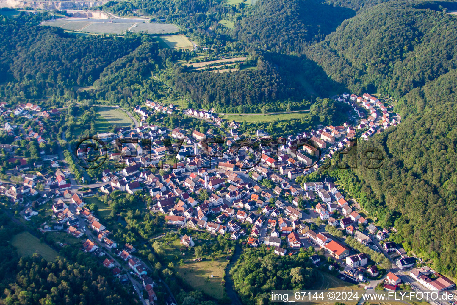 Vue oblique de Vue des rues et des maisons des quartiers résidentiels à le quartier Gerhausen in Blaubeuren dans le département Bade-Wurtemberg, Allemagne