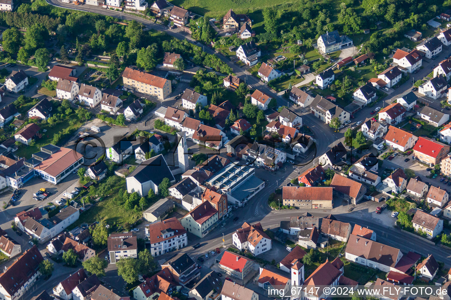 Vue aérienne de Rue Haupt à le quartier Gerhausen in Blaubeuren dans le département Bade-Wurtemberg, Allemagne