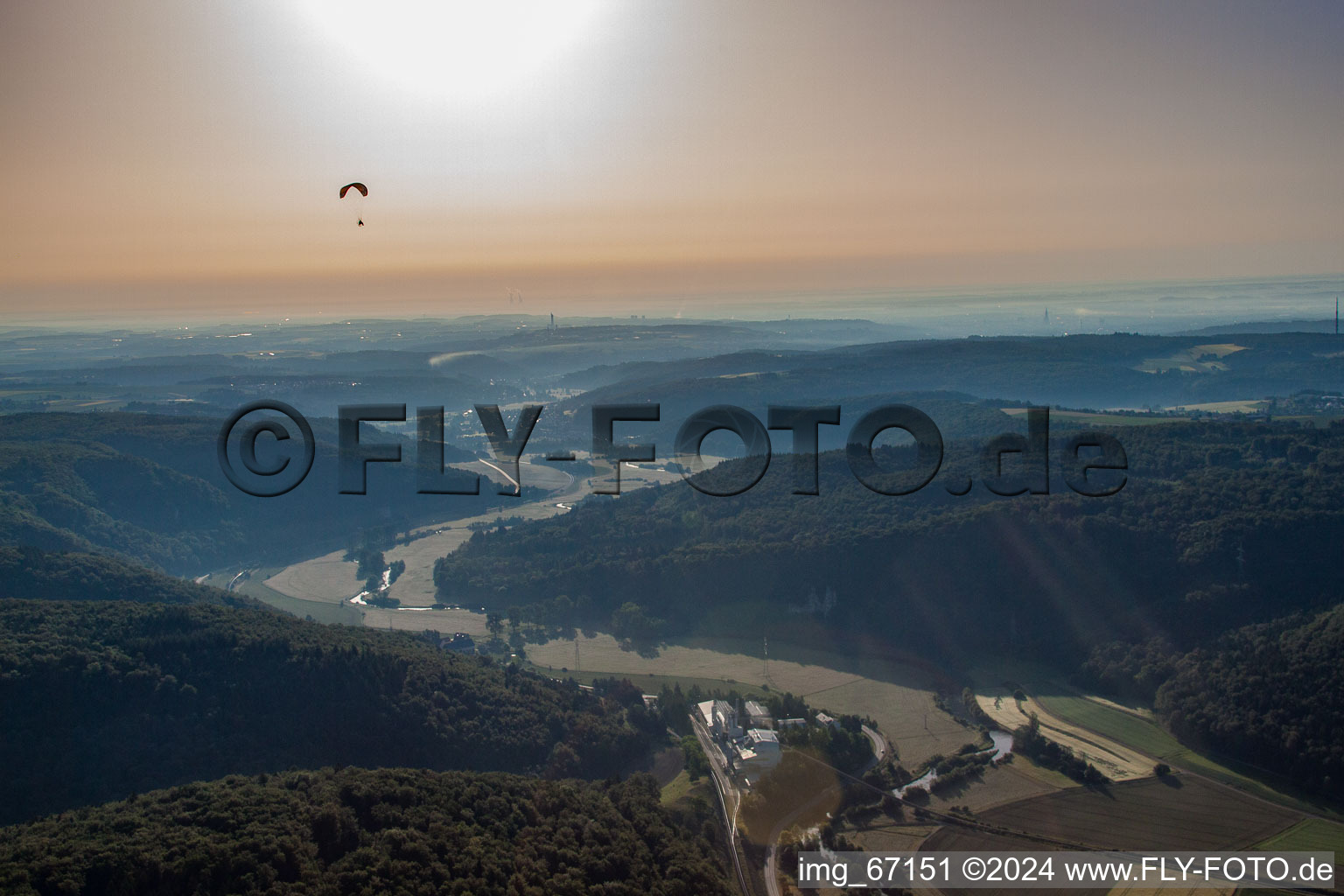 Vue aérienne de Poussière du Sahara sur la Vallée du Bleu à le quartier Gerhausen in Blaubeuren dans le département Bade-Wurtemberg, Allemagne