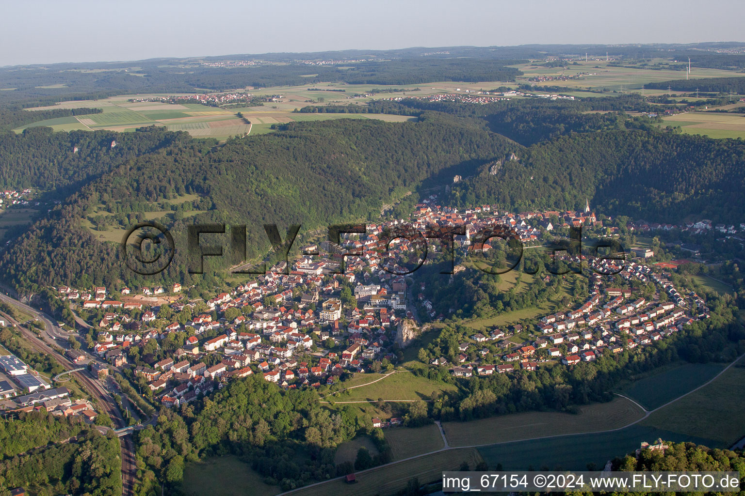 Vue aérienne de Vue locale des rues et maisons de Blaubeuren à Blaubeuren dans le département Bade-Wurtemberg, Allemagne