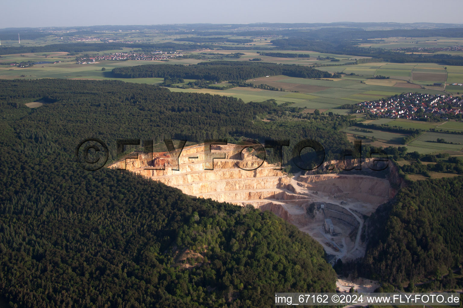 Vue aérienne de Carrière de Blaustein à Wippingen dans le département Bade-Wurtemberg, Allemagne