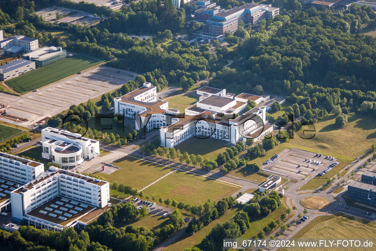 Vue aérienne de Complexe immobilier de l'Institut Daimler TSS GmbH à le quartier Eselsberg in Ulm dans le département Bade-Wurtemberg, Allemagne