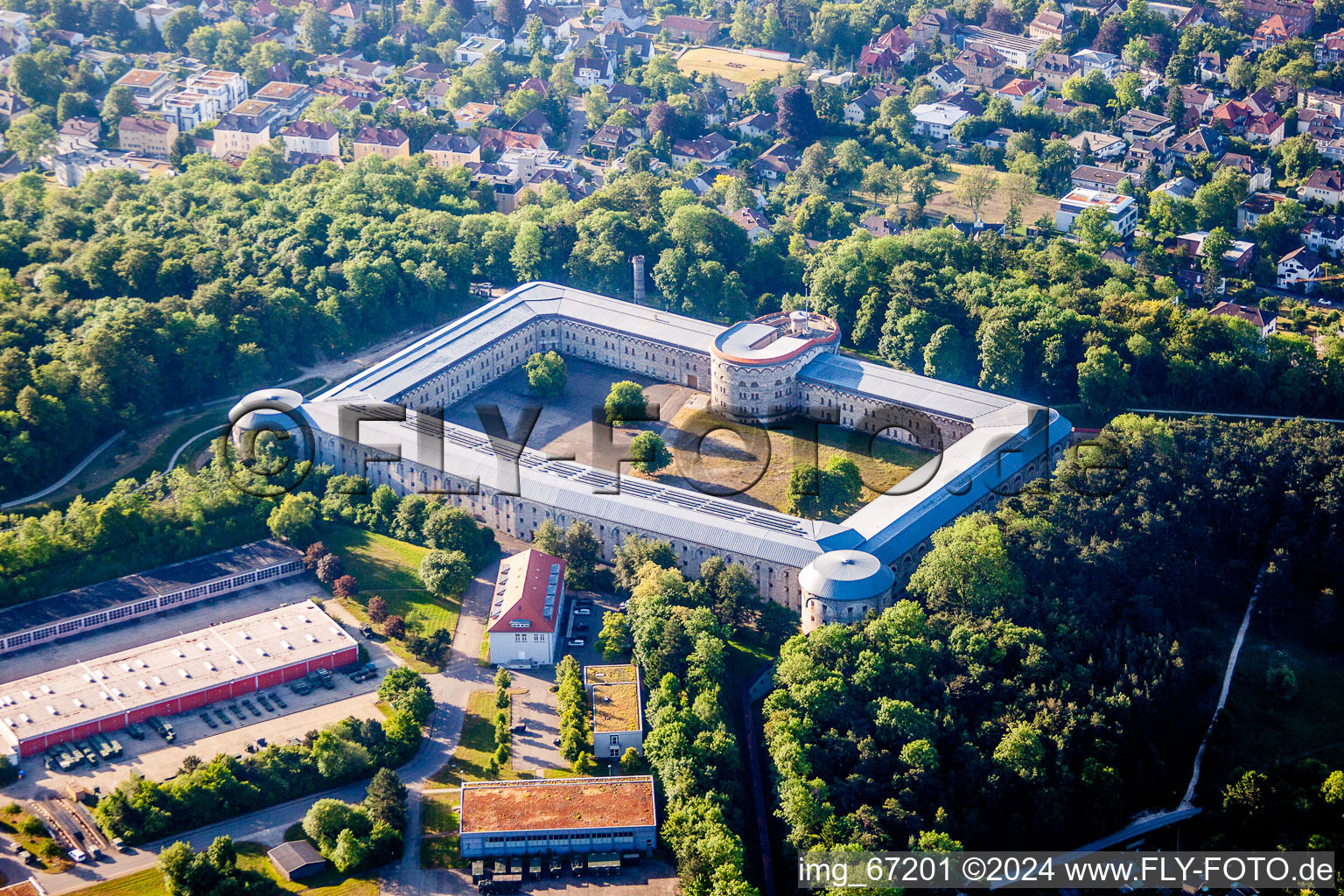 Vue aérienne de Ensemble du château de la Veste Wilhelmsburg (Œuvre XII) à le quartier Mitte in Ulm dans le département Bade-Wurtemberg, Allemagne