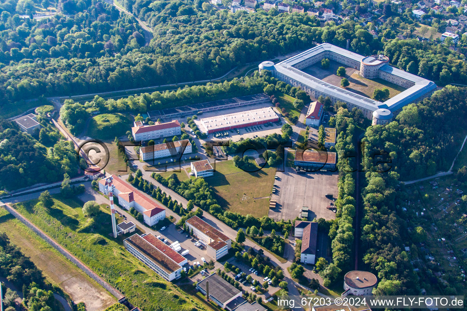 Vue aérienne de Ensemble du château de la Veste Wilhelmsburg (Œuvre XII) à le quartier Mitte in Ulm dans le département Bade-Wurtemberg, Allemagne