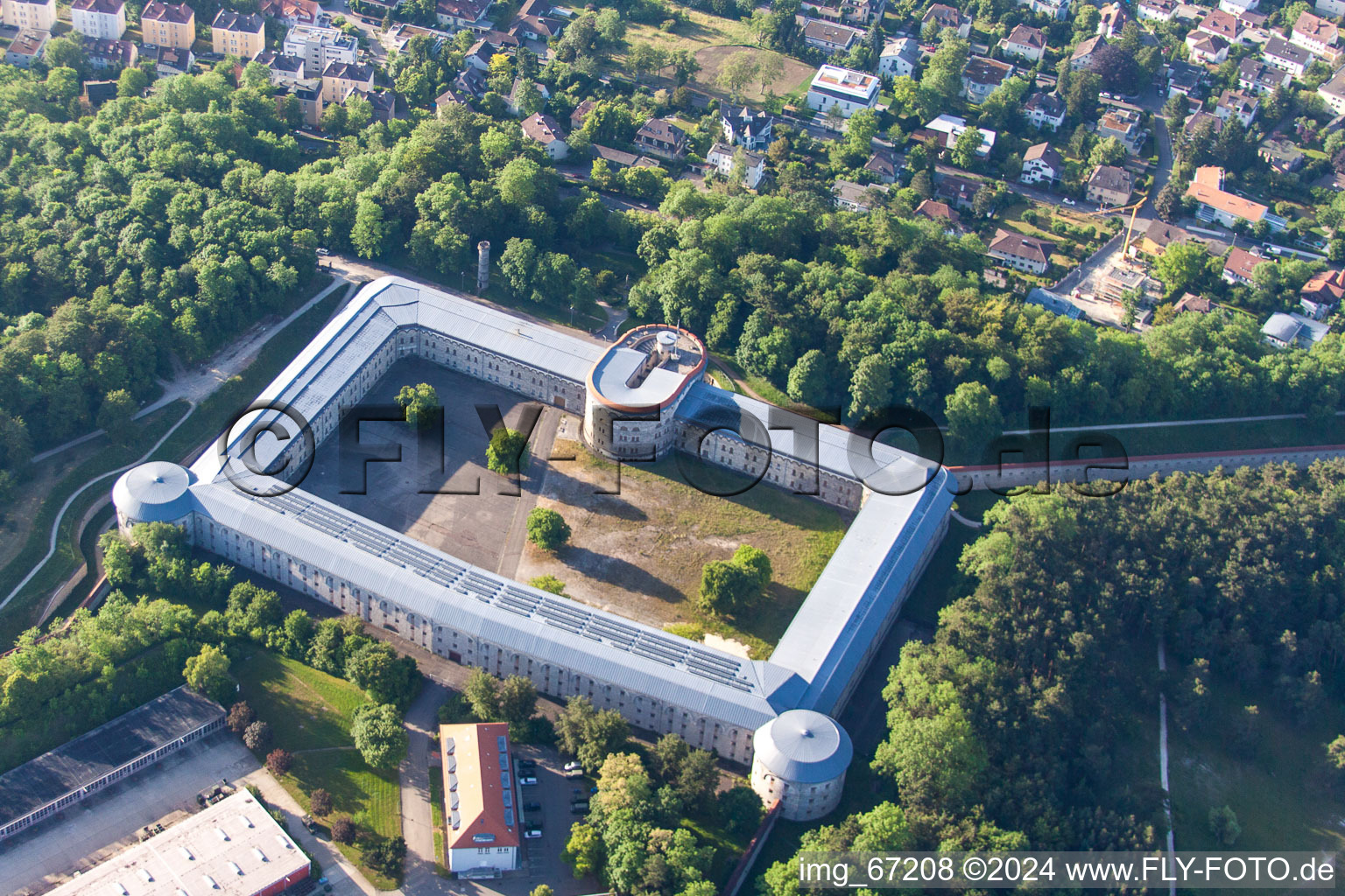 Photographie aérienne de Ensemble du château de la Veste Wilhelmsburg (Œuvre XII) à le quartier Mitte in Ulm dans le département Bade-Wurtemberg, Allemagne