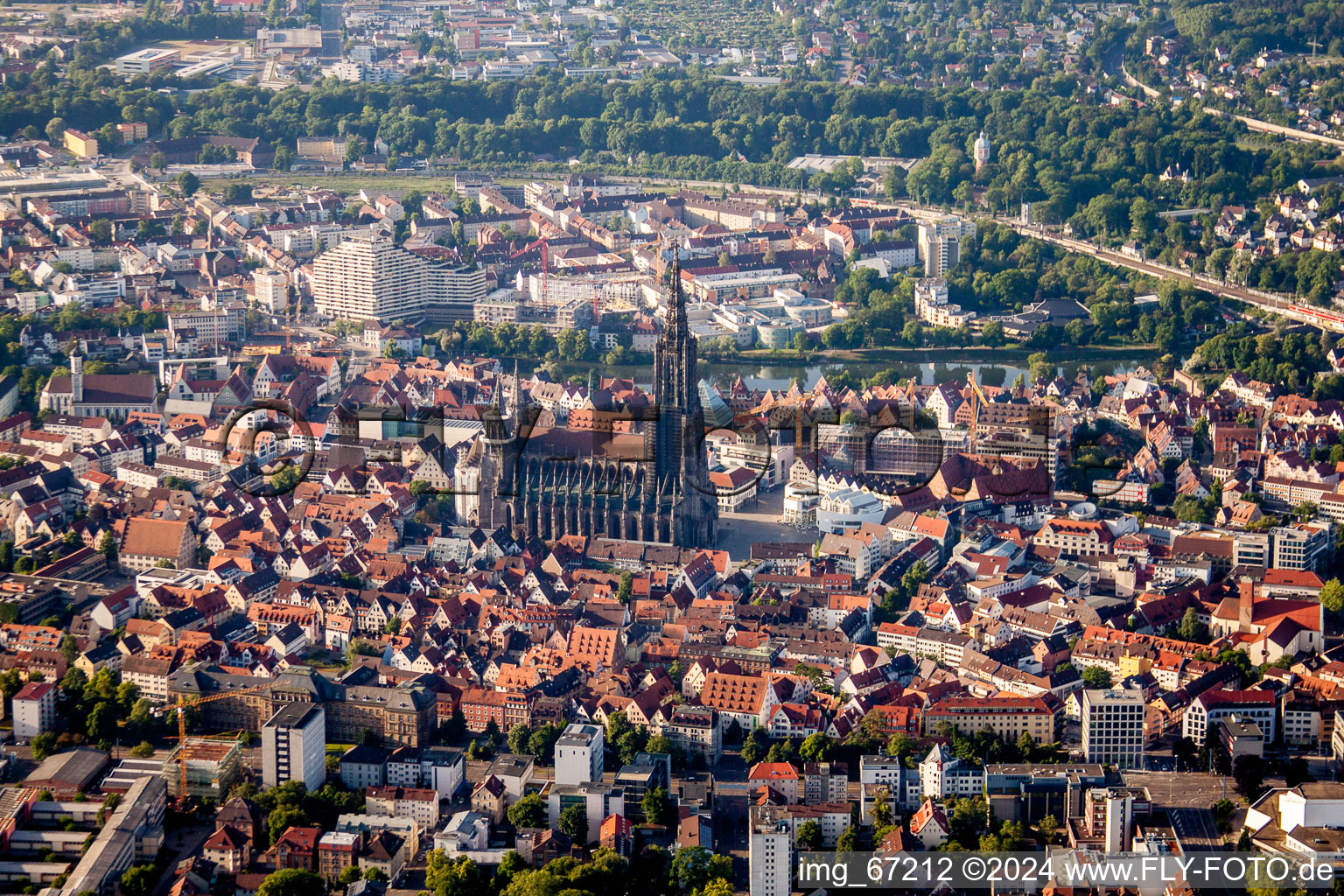 Vue aérienne de Cathédrale Saint-Pierre d'Ulm à Ulm dans le département Bade-Wurtemberg, Allemagne