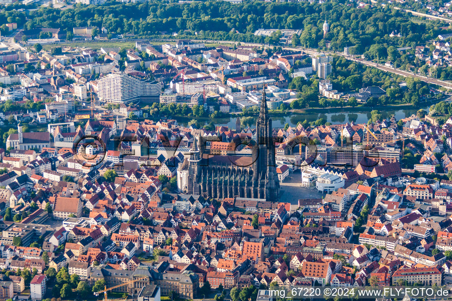 Vue aérienne de Cathédrale d'Ulm à le quartier Mitte in Ulm dans le département Bade-Wurtemberg, Allemagne