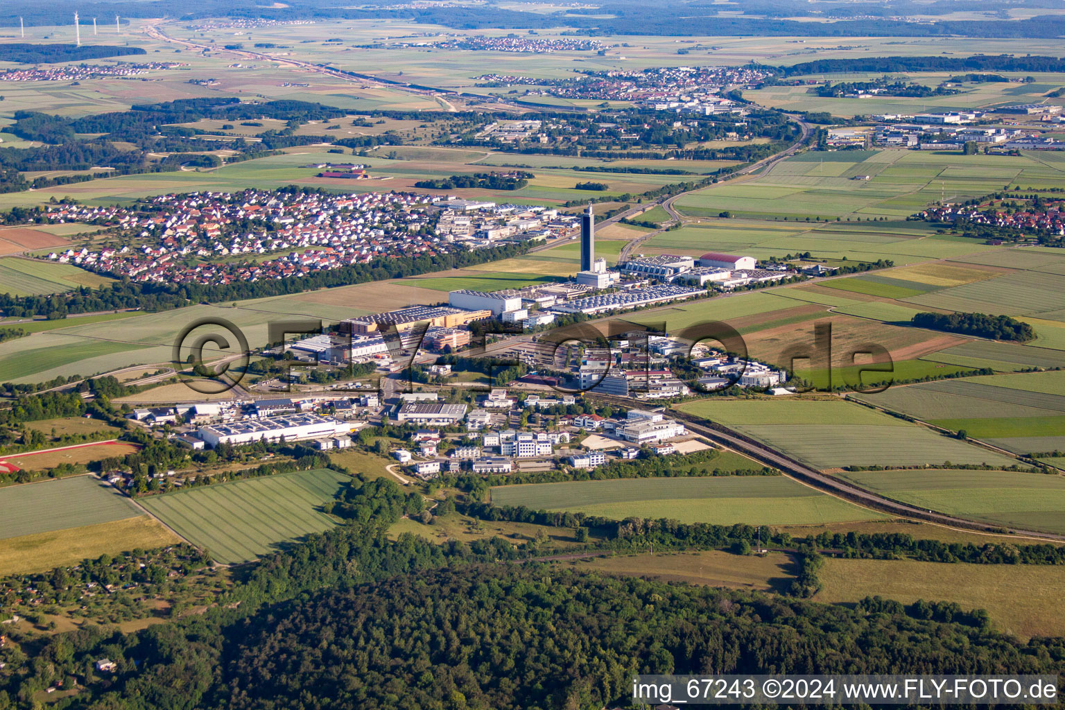 Vue aérienne de MTLU GmbH Müller Transport et Logistique Ulm à le quartier Jungingen in Ulm dans le département Bade-Wurtemberg, Allemagne