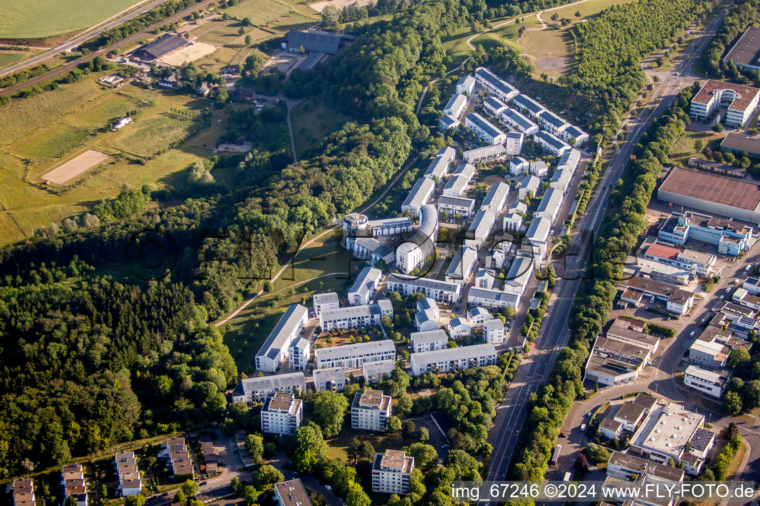 Vue aérienne de Quartier résidentiel du lotissement collectif Eichberg à le quartier Böfingen in Ulm dans le département Bade-Wurtemberg, Allemagne