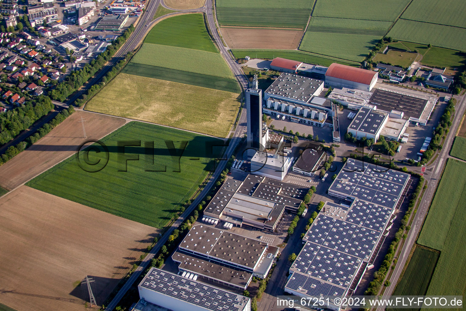 Vue aérienne de Zone industrielle et commerciale Franzenhäuser Weg à le quartier Jungingen in Ulm dans le département Bade-Wurtemberg, Allemagne