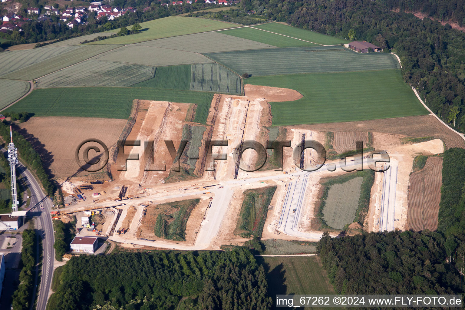 Vue aérienne de Chantier avec travaux d'aménagement et de terrassement pour la nouvelle zone d'aménagement de la Marie-Goeppert-Mayer Straße à le quartier Eselsberg in Ulm dans le département Bade-Wurtemberg, Allemagne