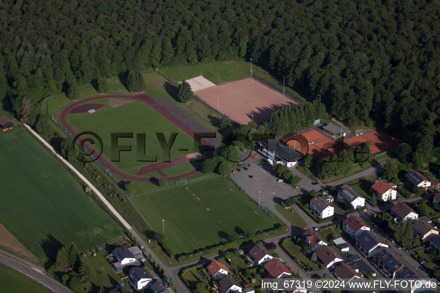 Vue aérienne de Terrain de sport Waldstadion Laichingen à Laichingen dans le département Bade-Wurtemberg, Allemagne