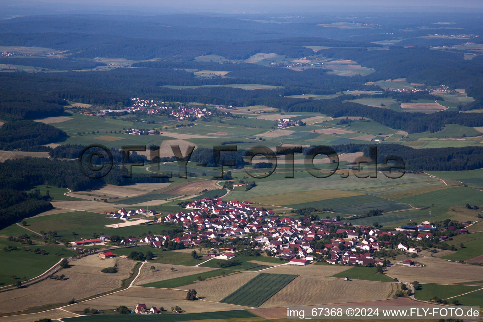 Vue aérienne de Weilersteusslingen à le quartier Weilersteußlingen in Allmendingen dans le département Bade-Wurtemberg, Allemagne