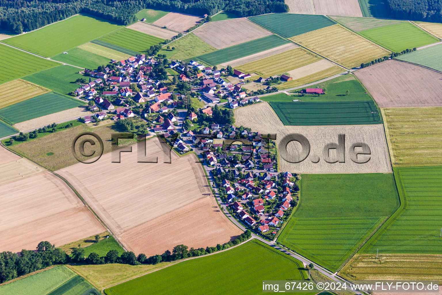 Vue aérienne de Vue sur le village à le quartier Rindenmoos in Biberach an der Riß dans le département Bade-Wurtemberg, Allemagne